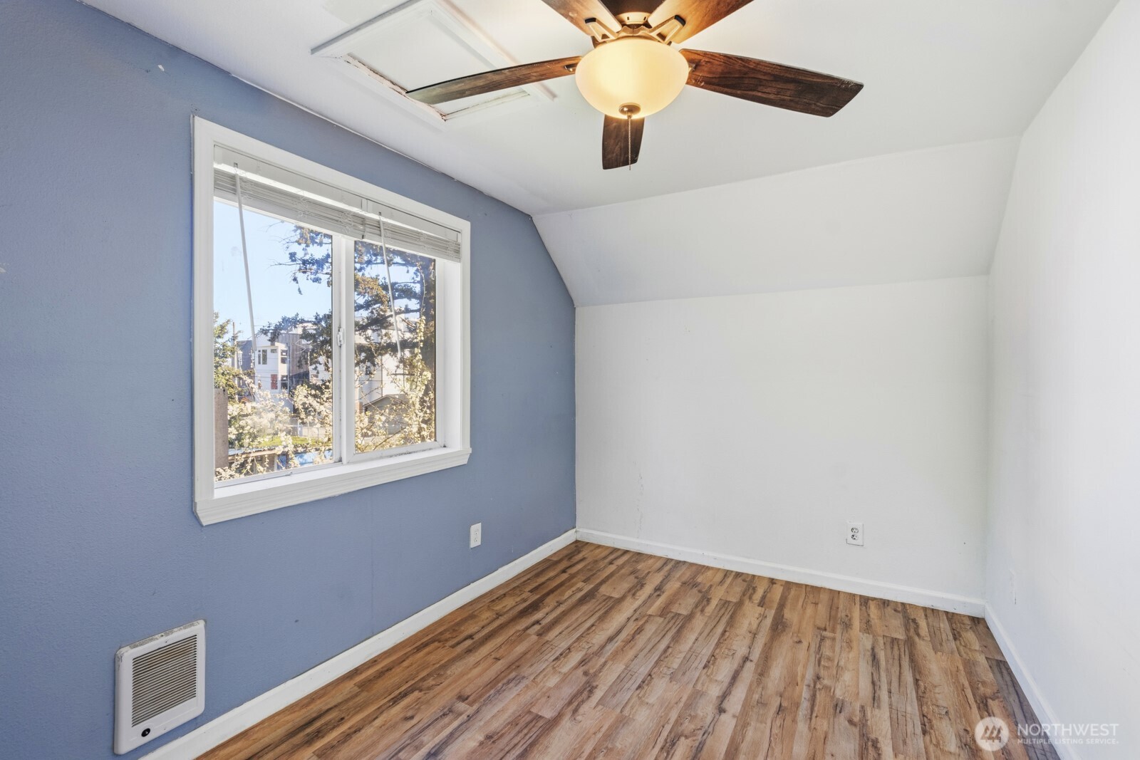 1939 S L Street Property Photo 23