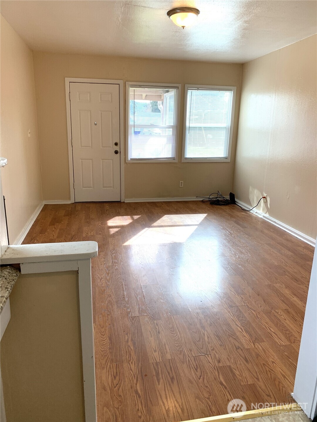 1423 S 7th Avenue Property Photo 3