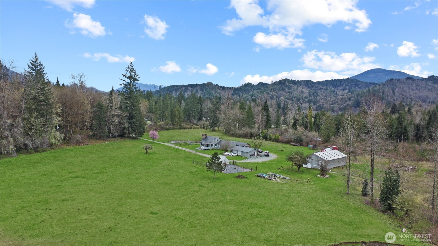 9040 Thunderbird Lane Property Photo 4