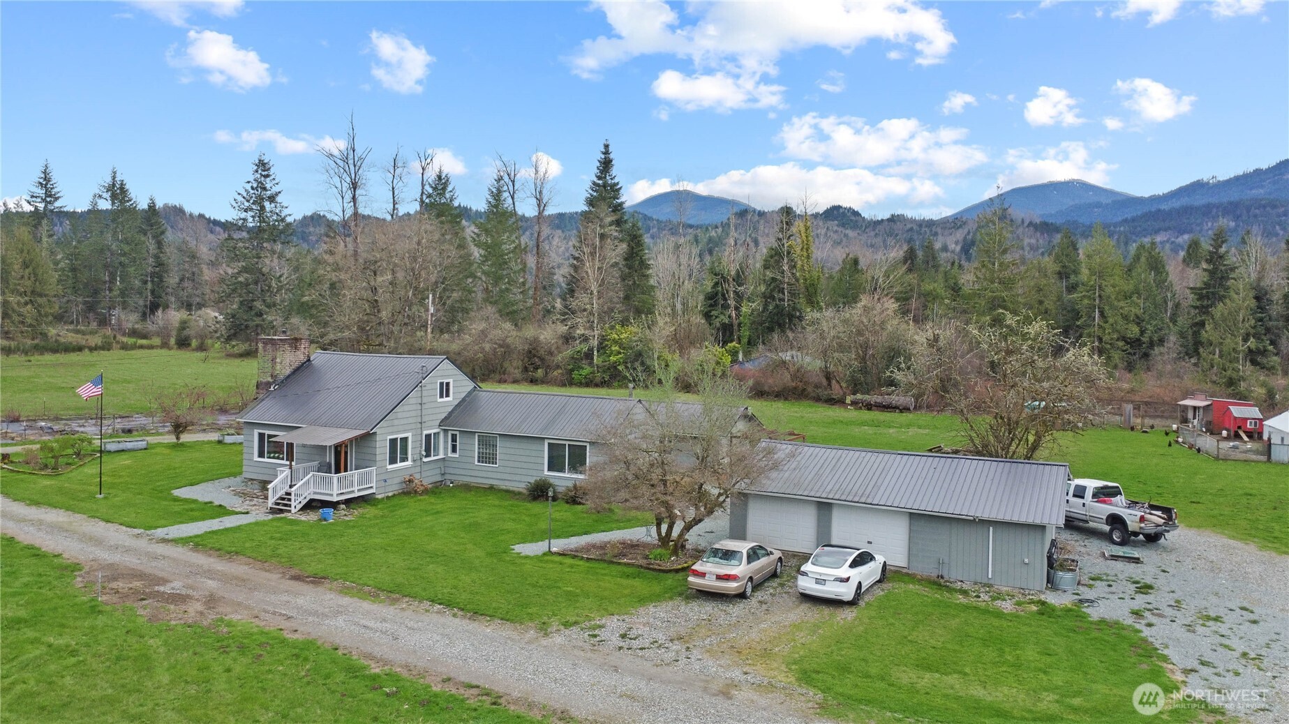 9040 Thunderbird Lane Property Photo 5