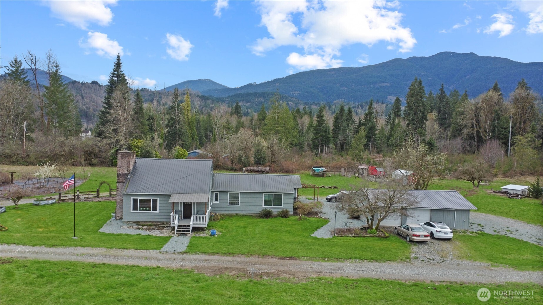 9040 Thunderbird Lane Property Photo 6