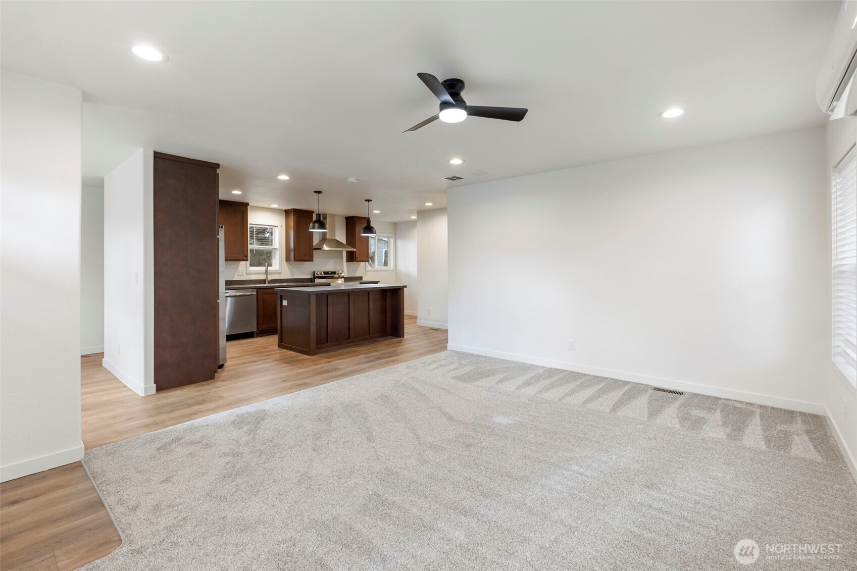 1110 B W Walnut Property Photo 9