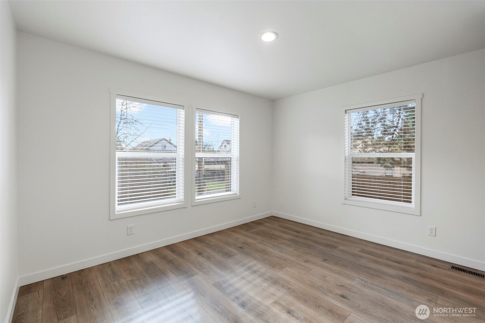 1110 B W Walnut Property Photo 11