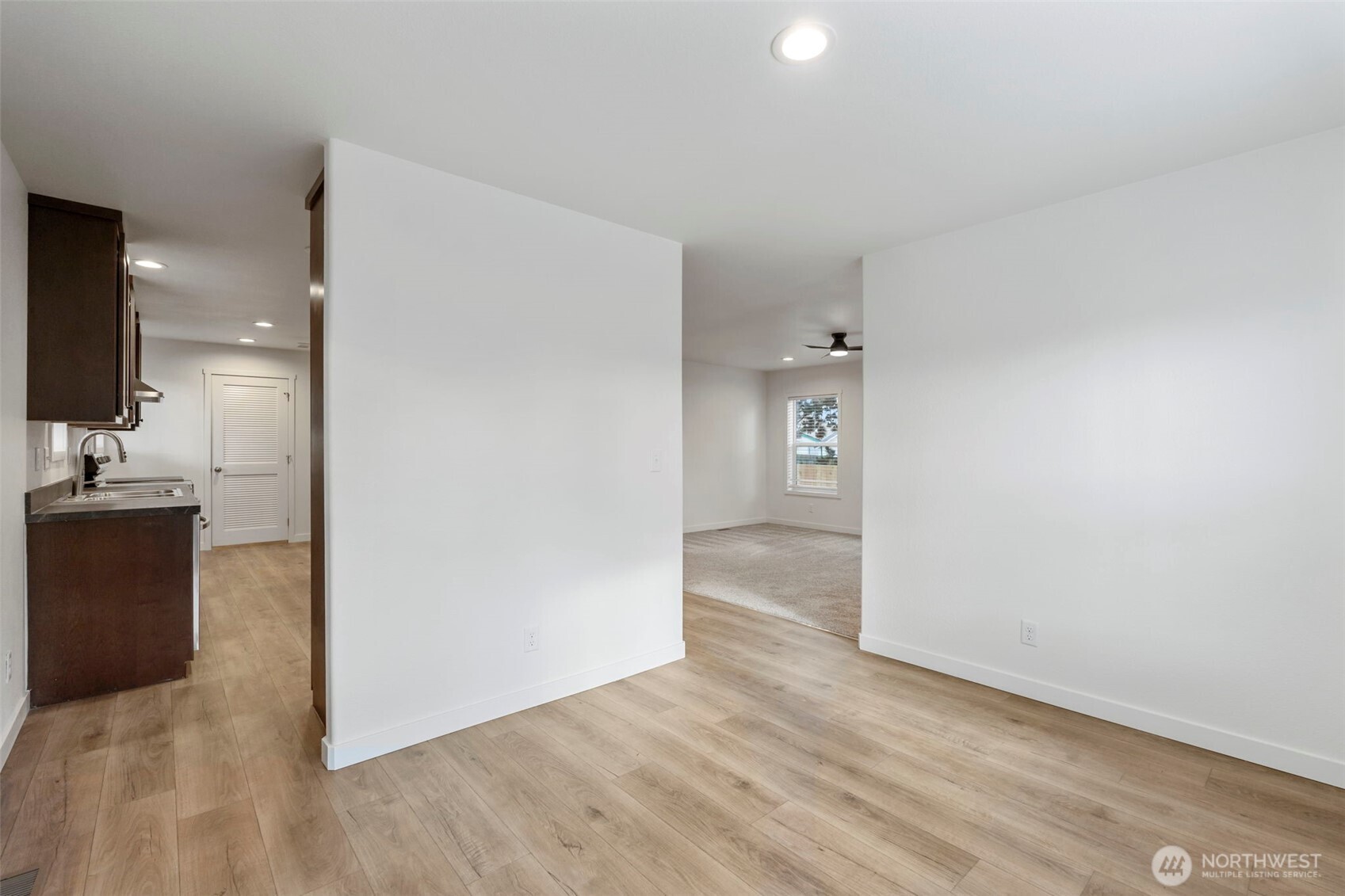 1110 B W Walnut Property Photo 12