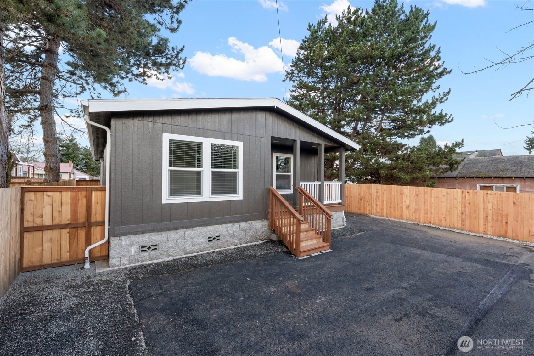 1110 B W Walnut Property Photo 23