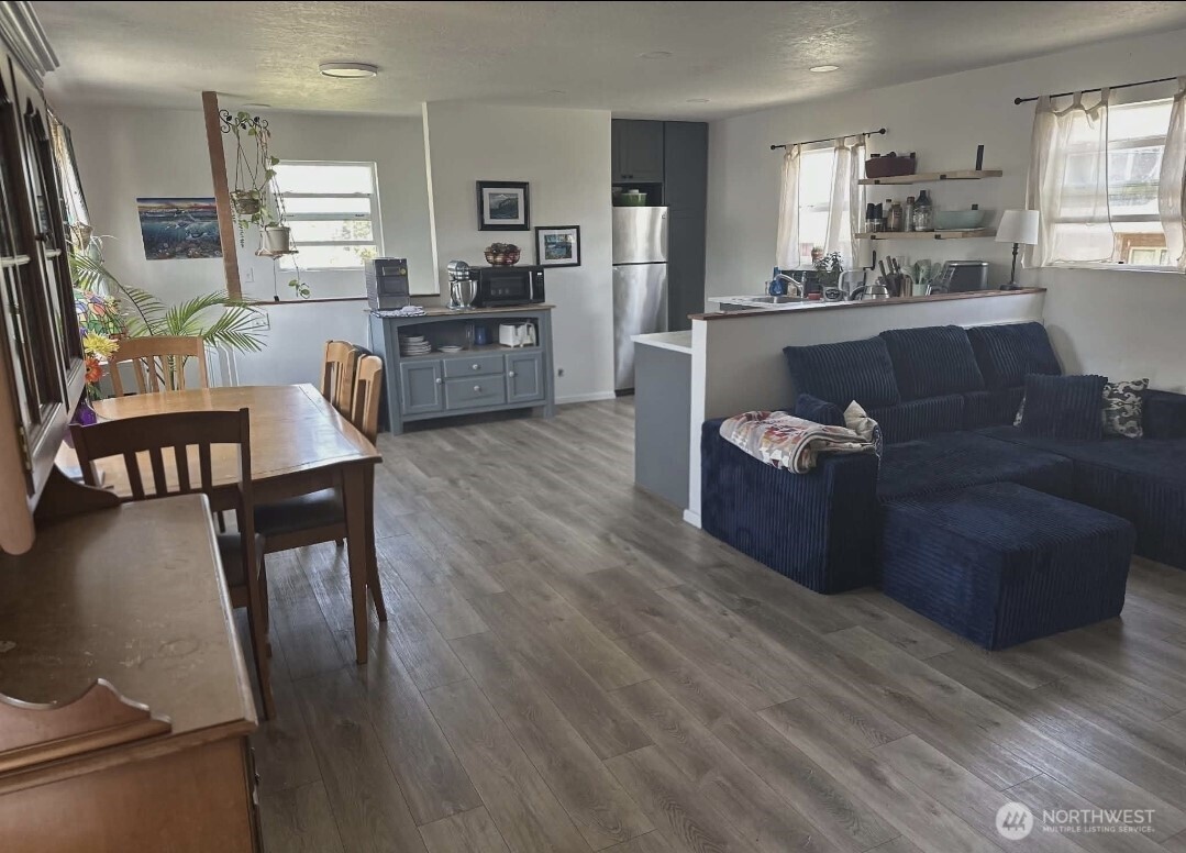 1911 Ocean Beach Boulevard Property Photo 3