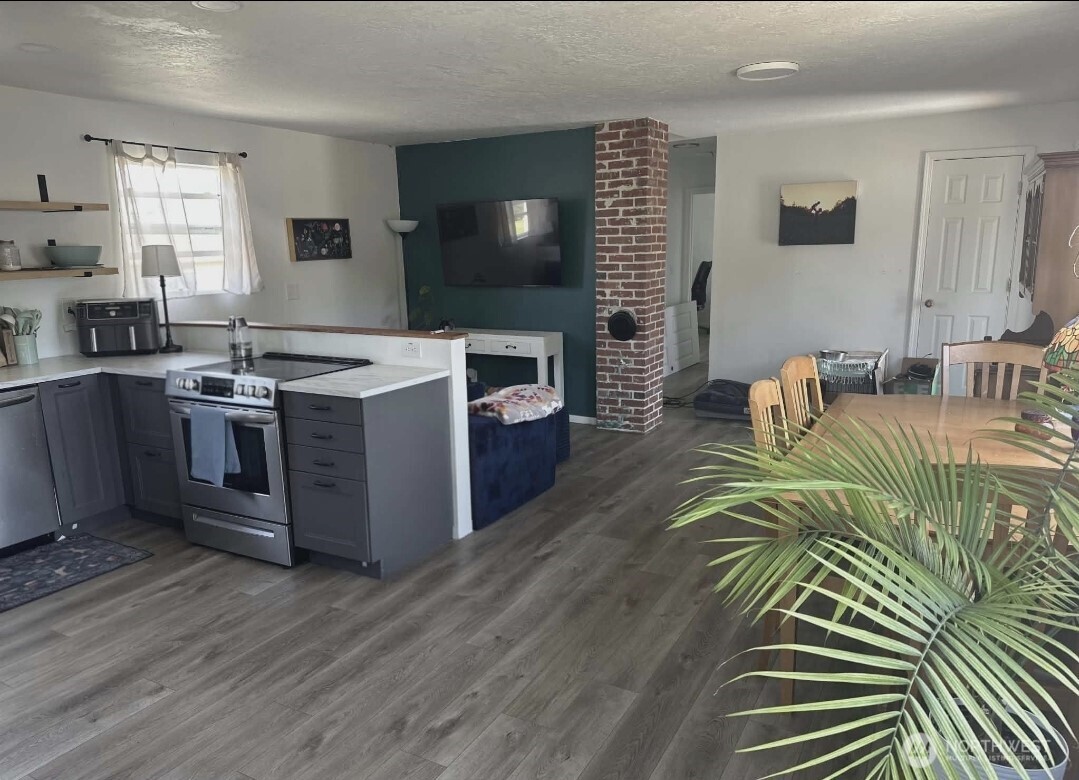 1911 Ocean Beach Boulevard Property Photo 5