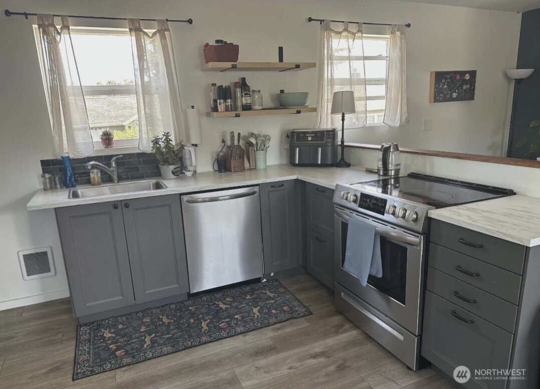 1911 Ocean Beach Boulevard Property Photo 6