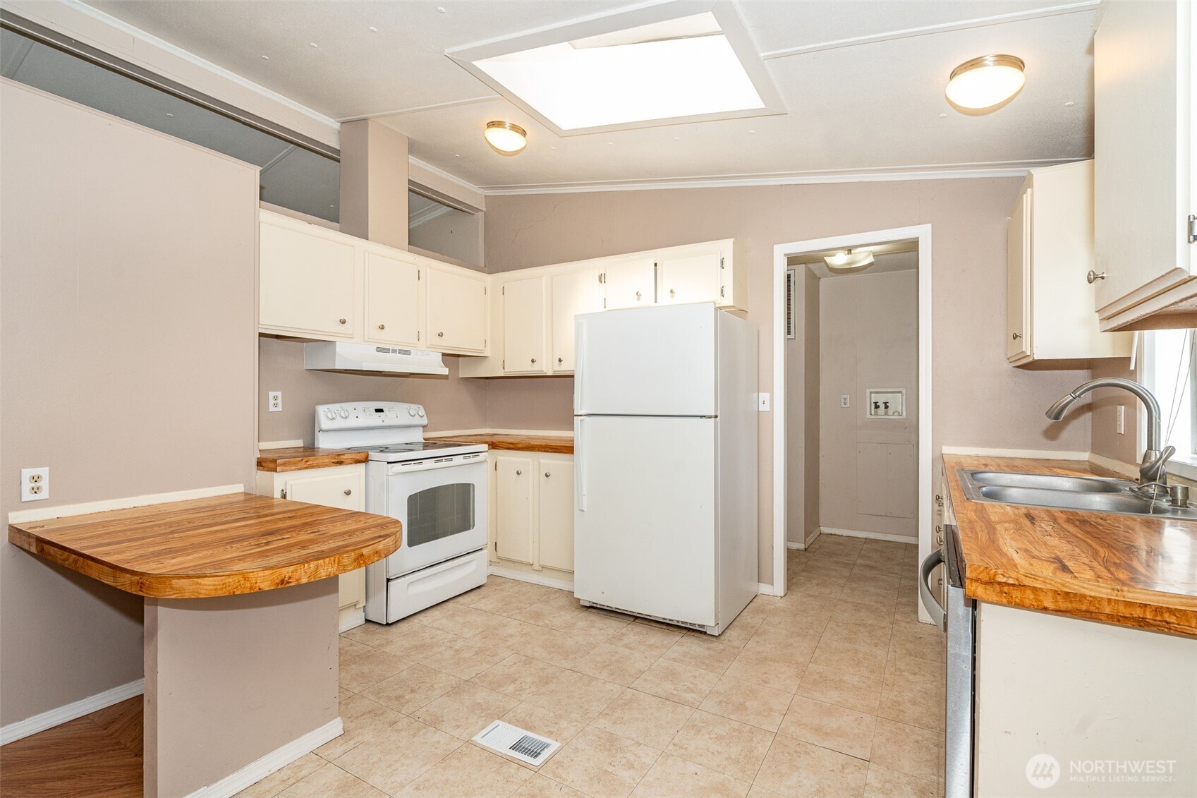1002 Riepma Avenue Property Photo 8