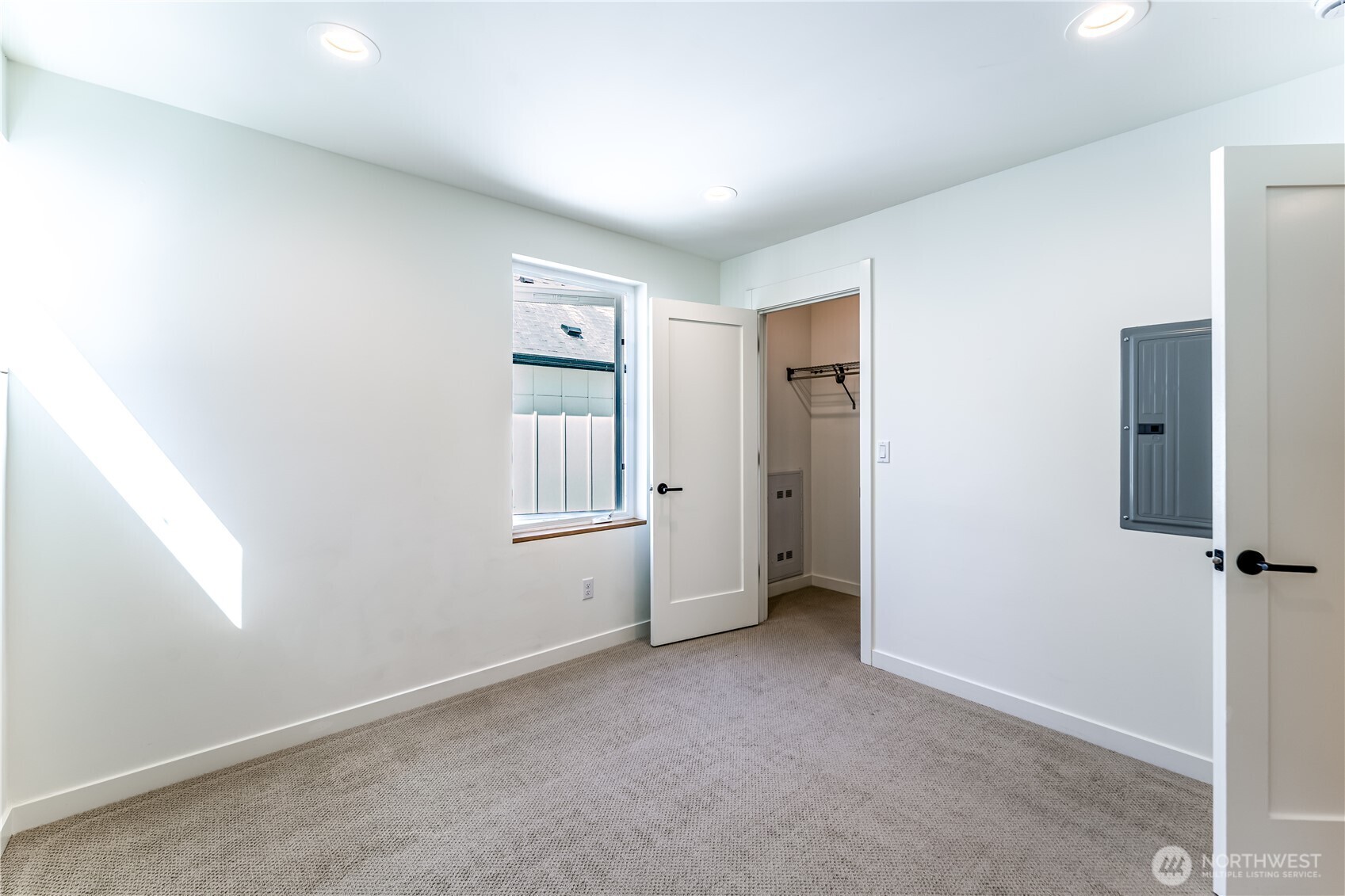 10350 Wallingford Avenue B Property Photo 17