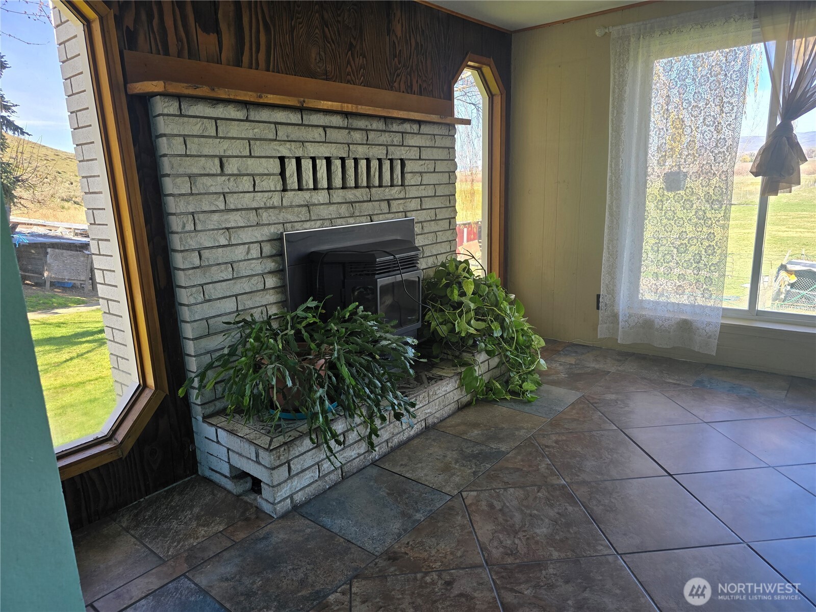 710 Adobe Way Property Photo 8
