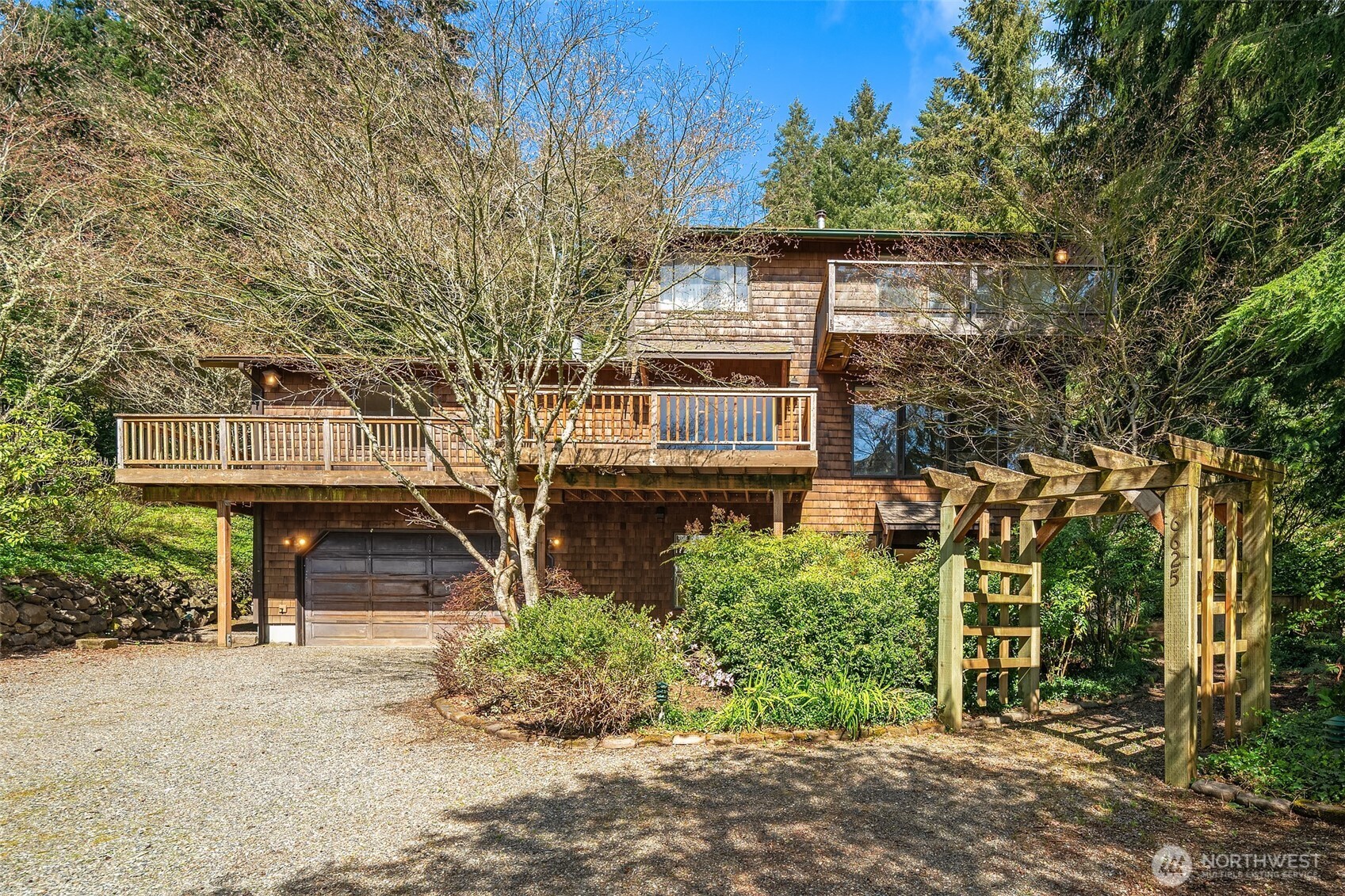 6625 Cromwell Beach Drive Property Photo 2