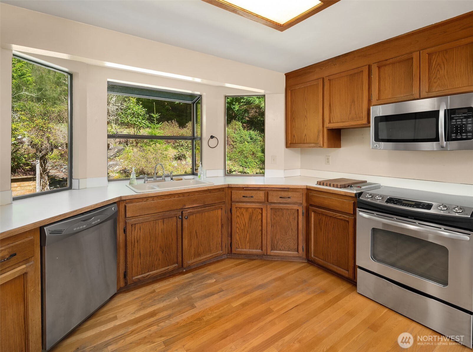 6625 Cromwell Beach Drive Property Photo 10