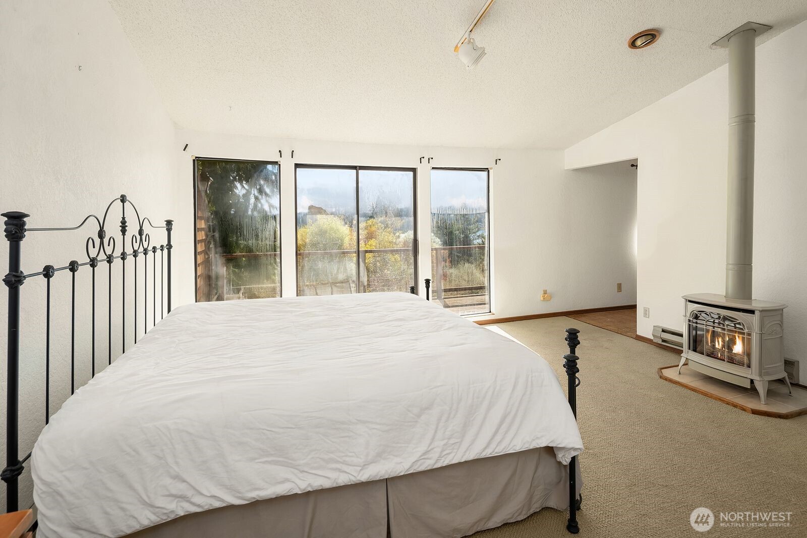 6625 Cromwell Beach Drive Property Photo 14