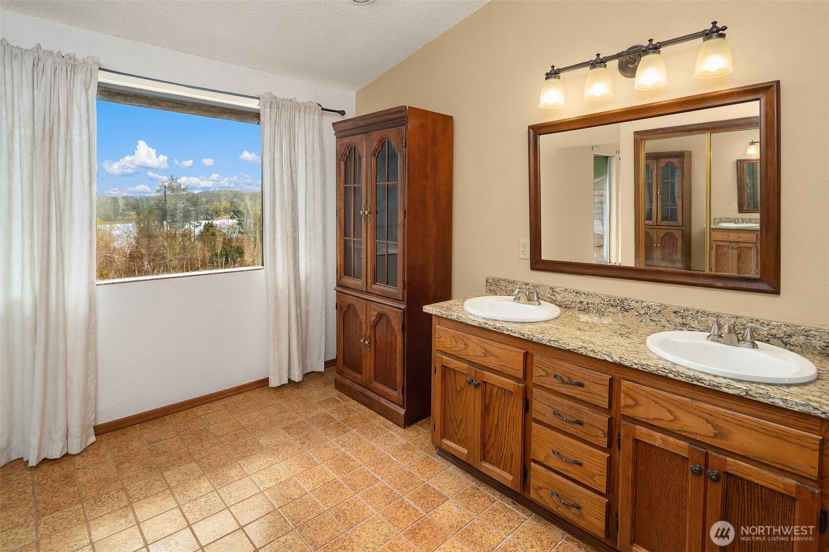 6625 Cromwell Beach Drive Property Photo 16
