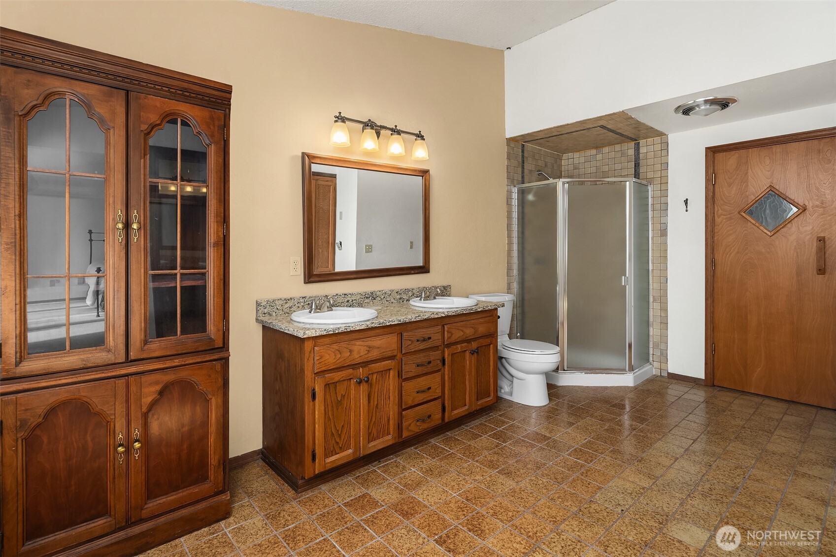 6625 Cromwell Beach Drive Property Photo 17