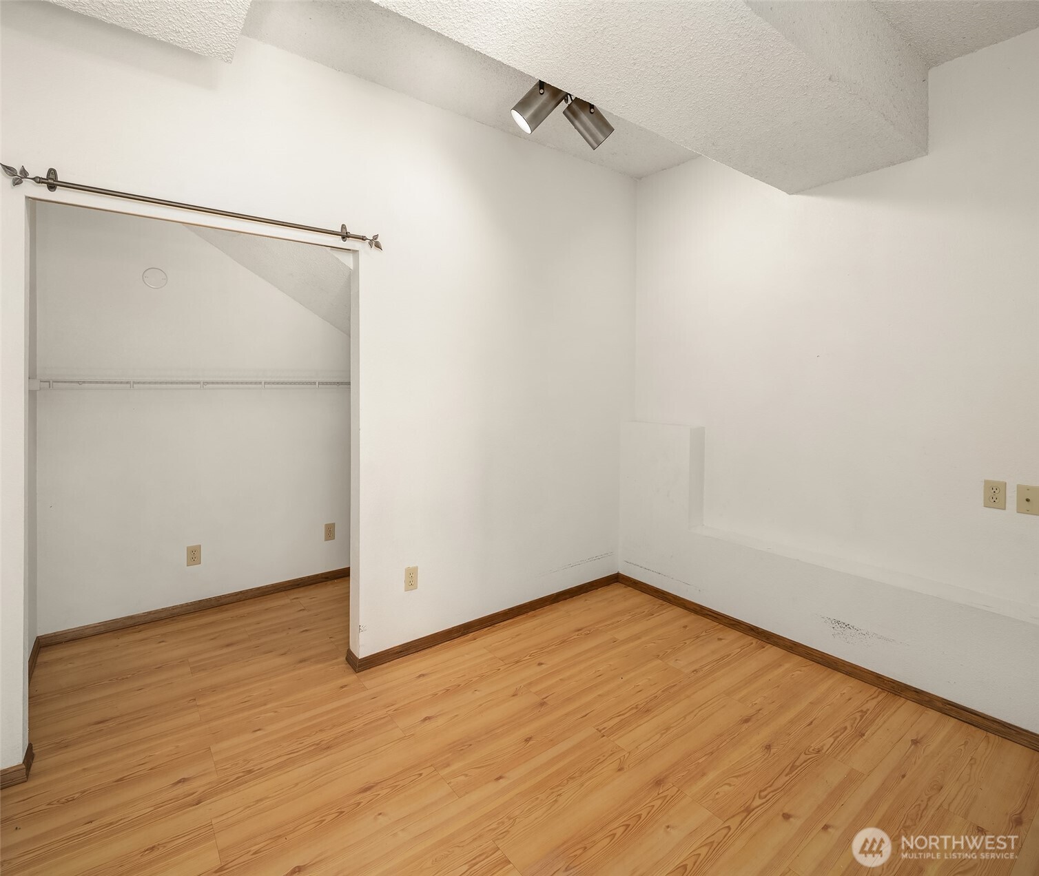 6625 Cromwell Beach Drive Property Photo 19