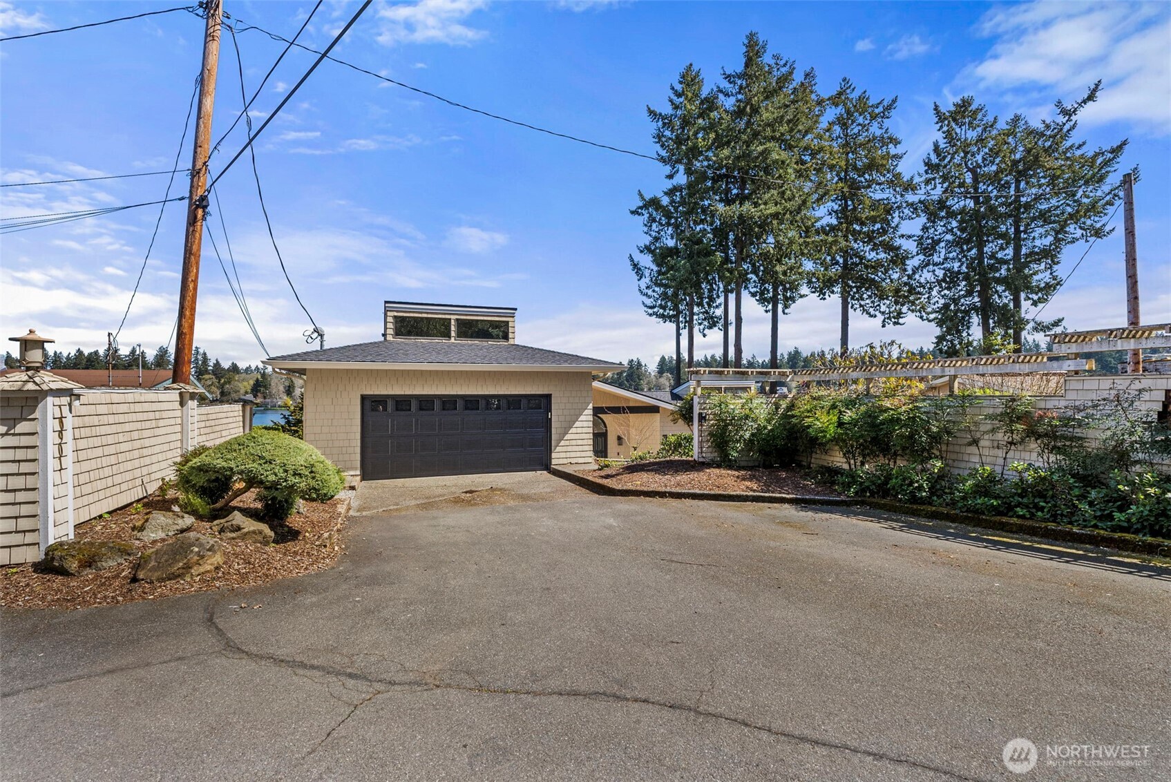10901 Greendale Drive Property Photo 6