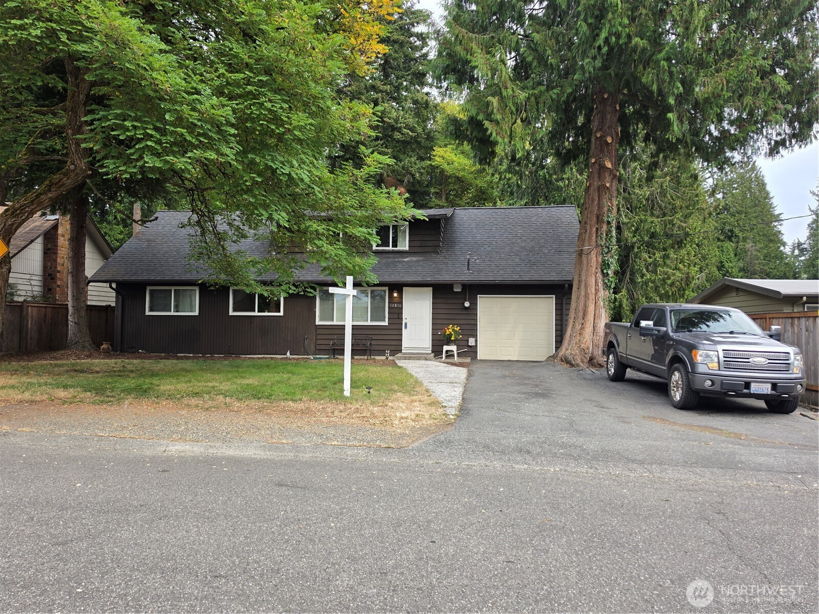 18816 89 Avenue Property Photo 2