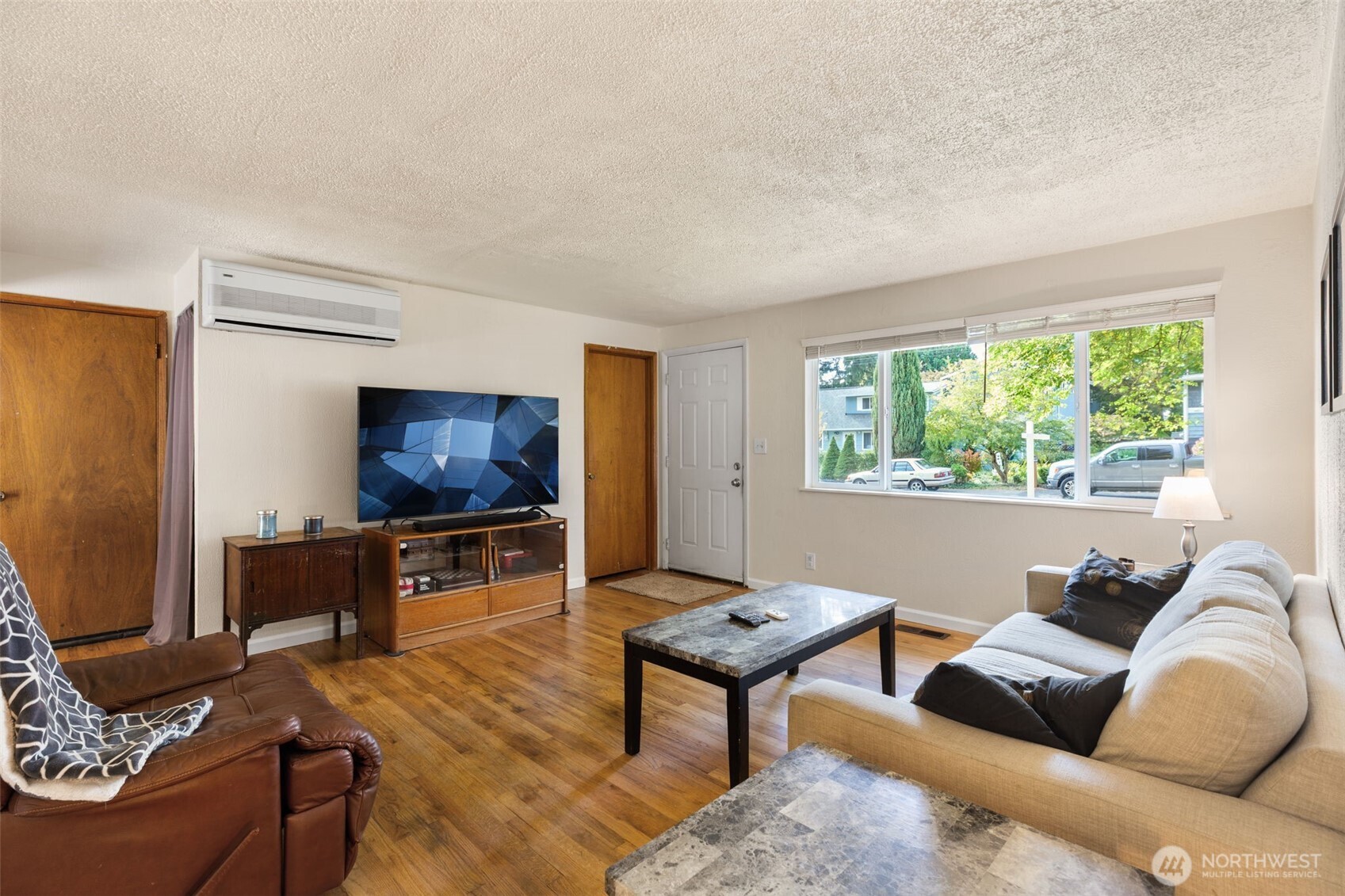 18816 89 Avenue Property Photo 4