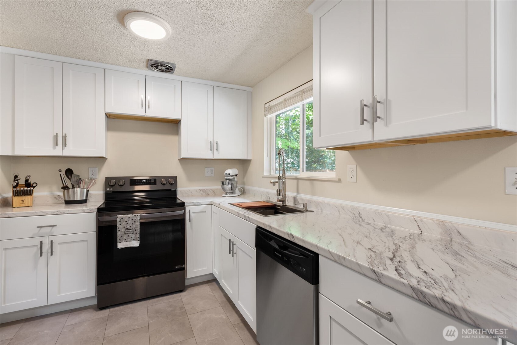 18816 89 Avenue Property Photo 7