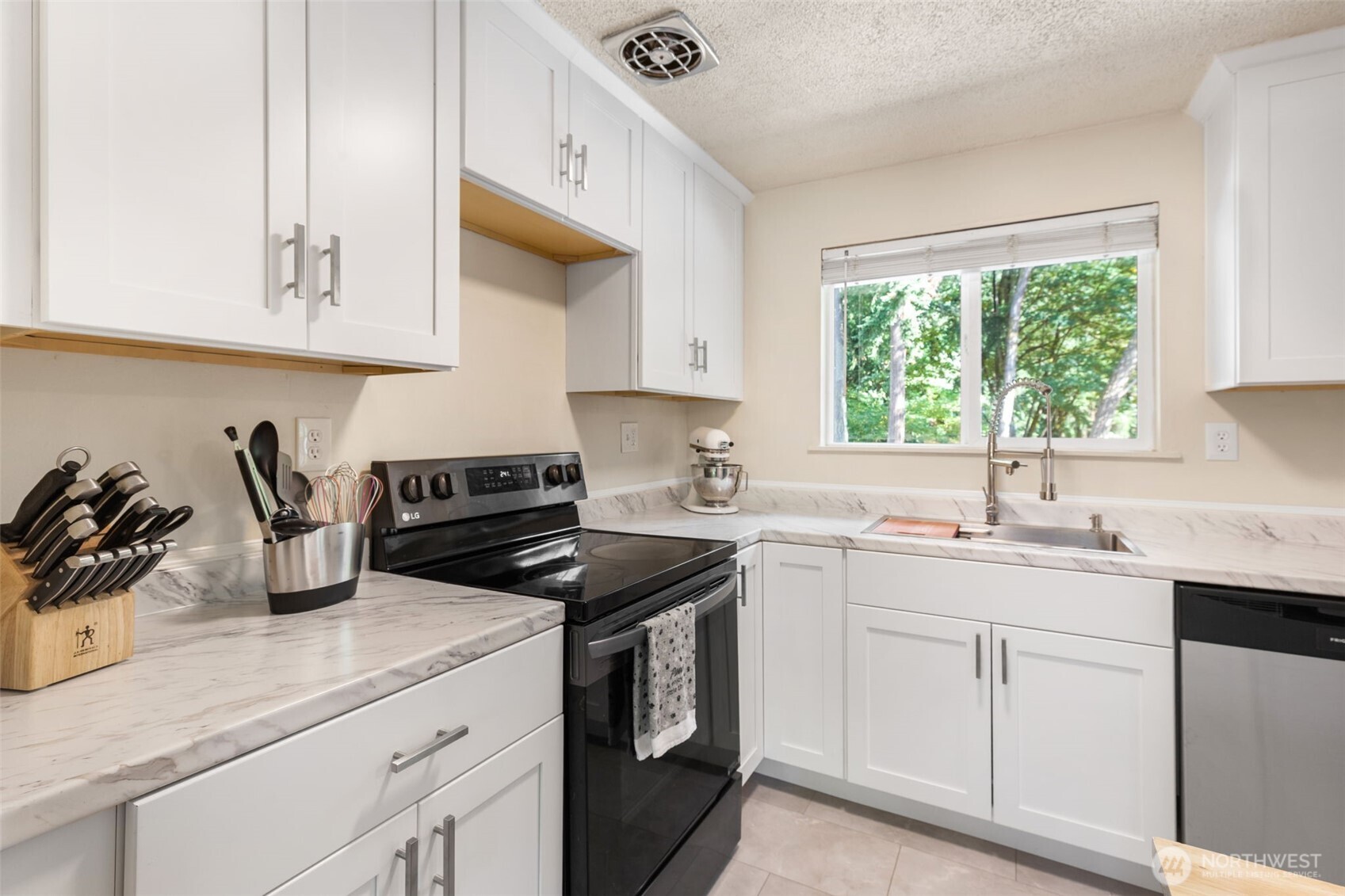 18816 89 Avenue Property Photo 8