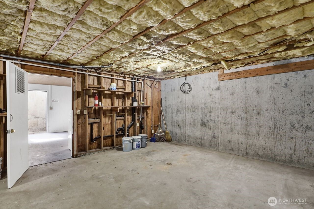 211 Maple Street Property Photo 35