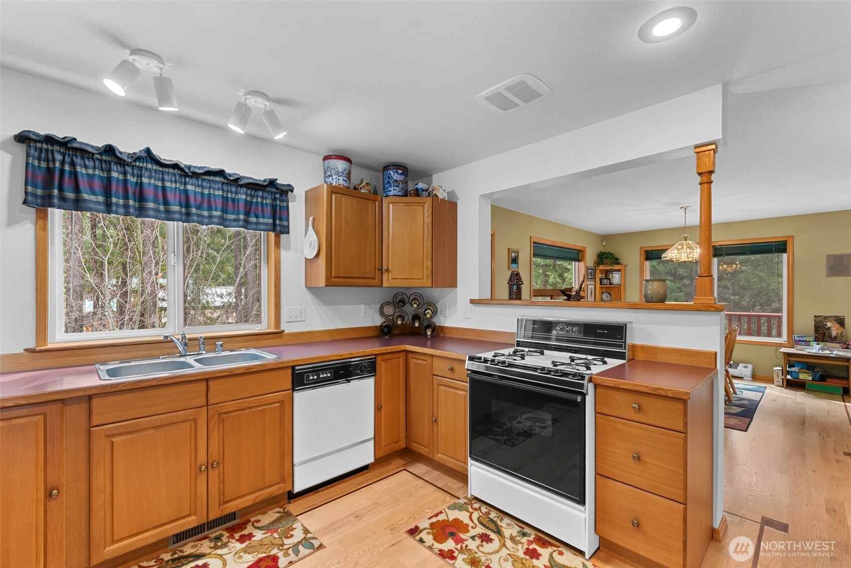 2454 Salal Drive Property Photo 18