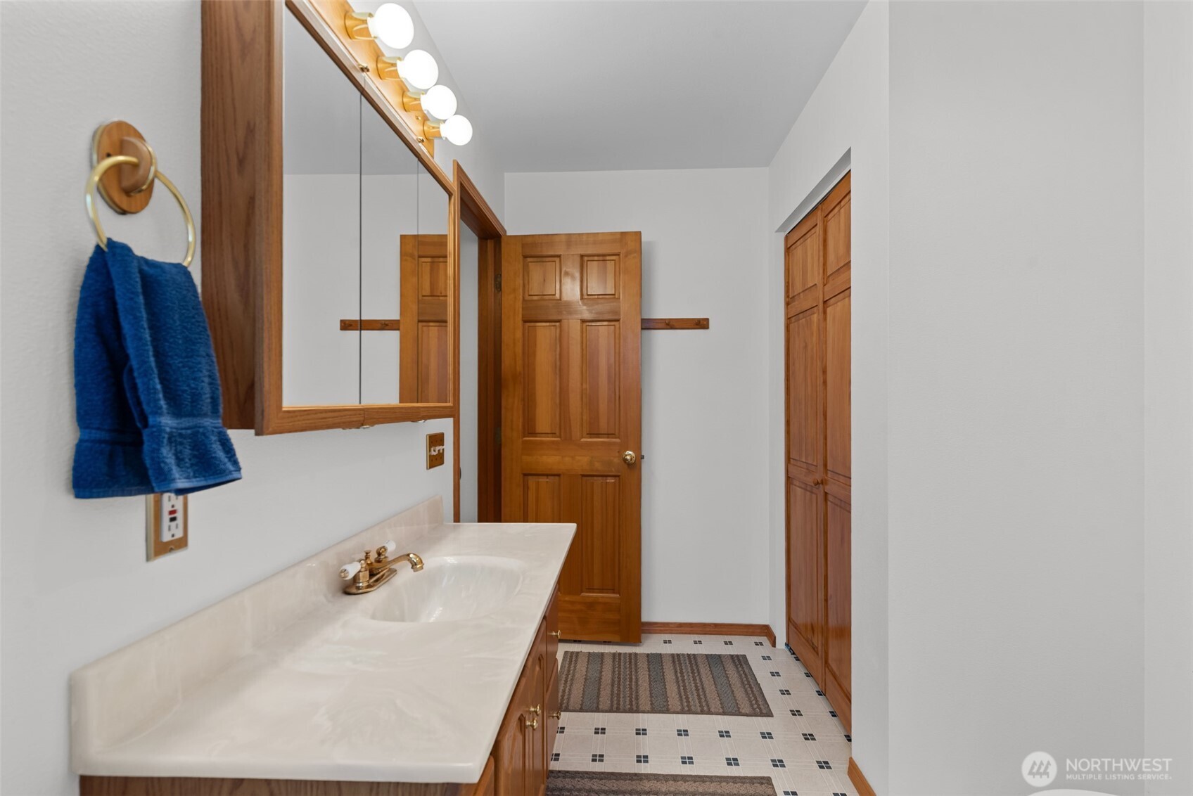 2454 Salal Drive Property Photo 27