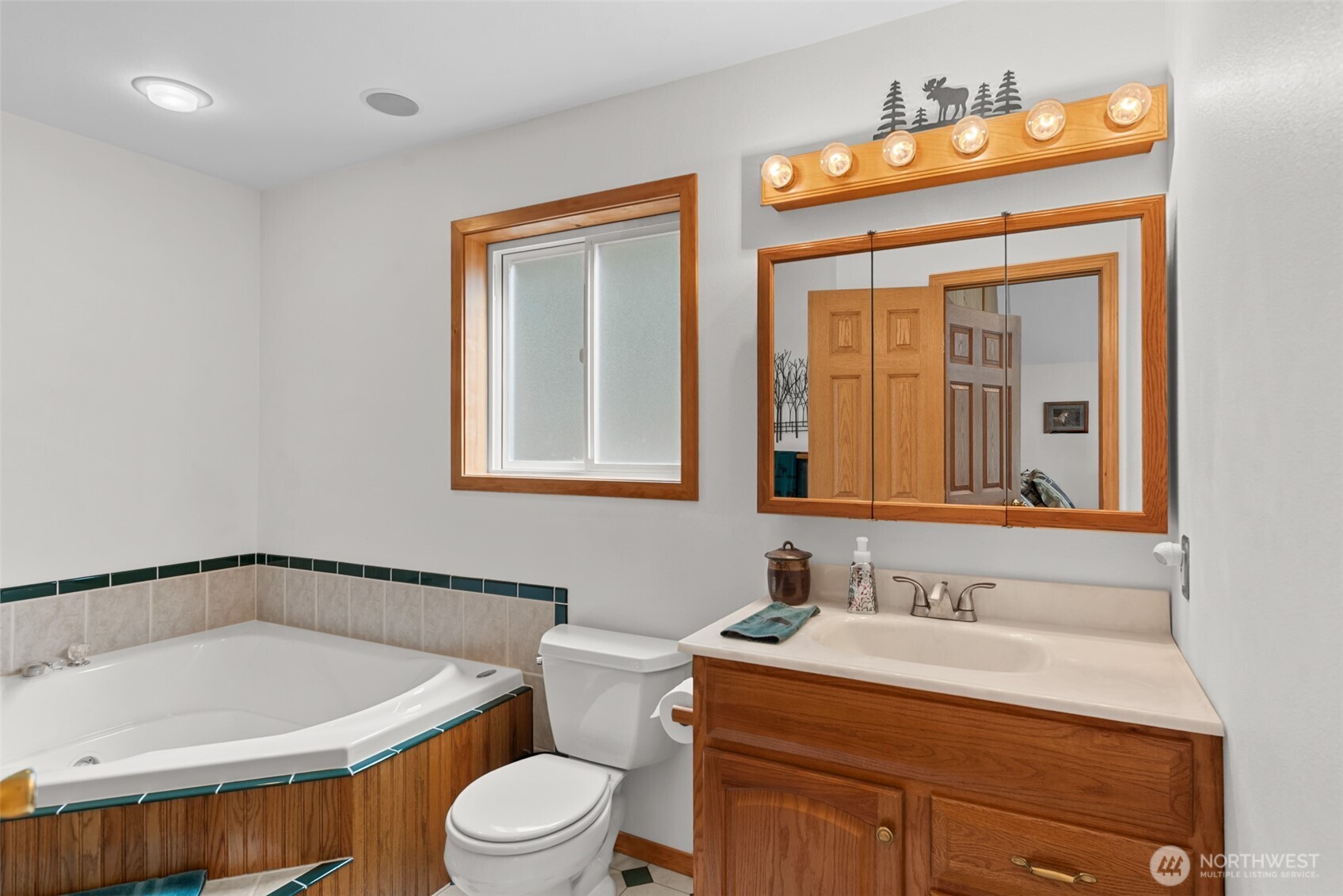 2454 Salal Drive Property Photo 31