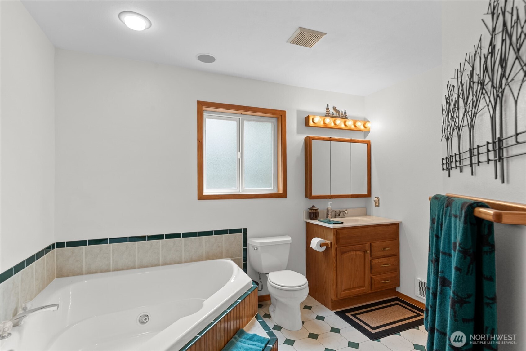 2454 Salal Drive Property Photo 32