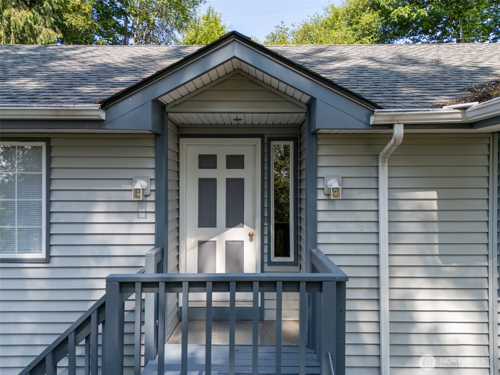 2340 Kelso Drive Property Photo 3