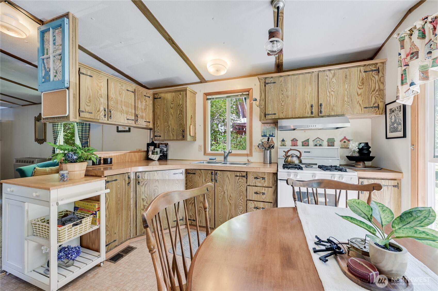 64193 E Cascade Drive Property Photo 5