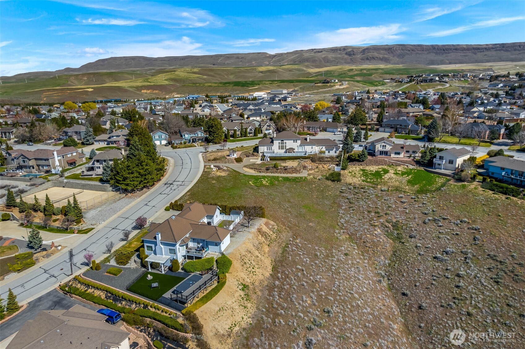 2450 Twin Peaks View Property Photo 6