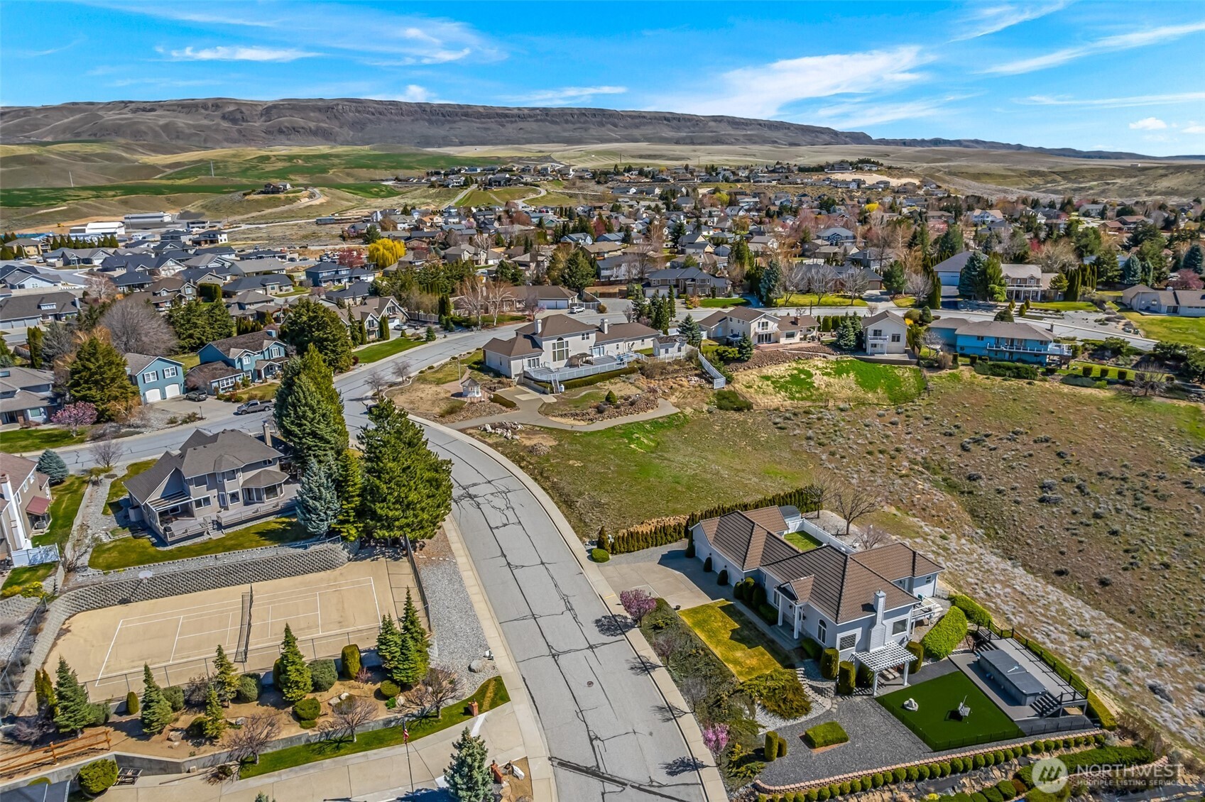 2450 Twin Peaks View Property Photo 7