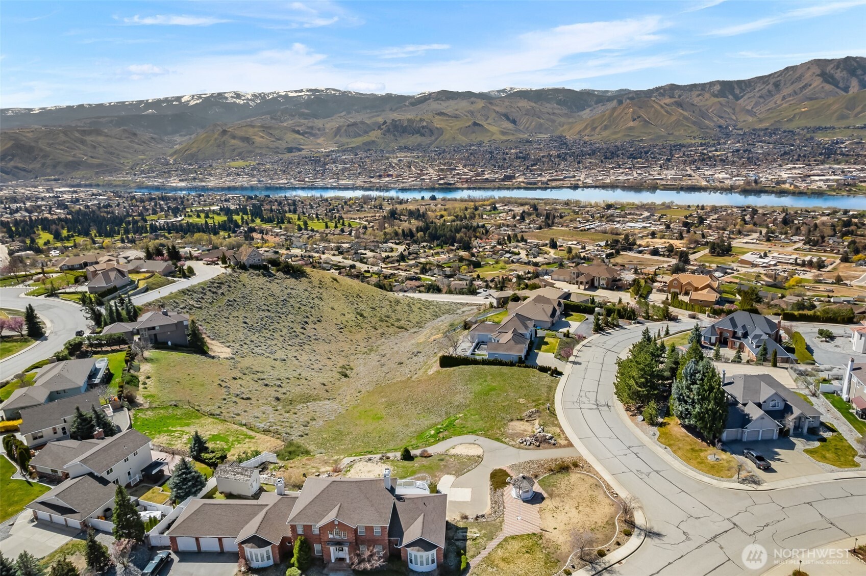 2450 Twin Peaks View Property Photo 9