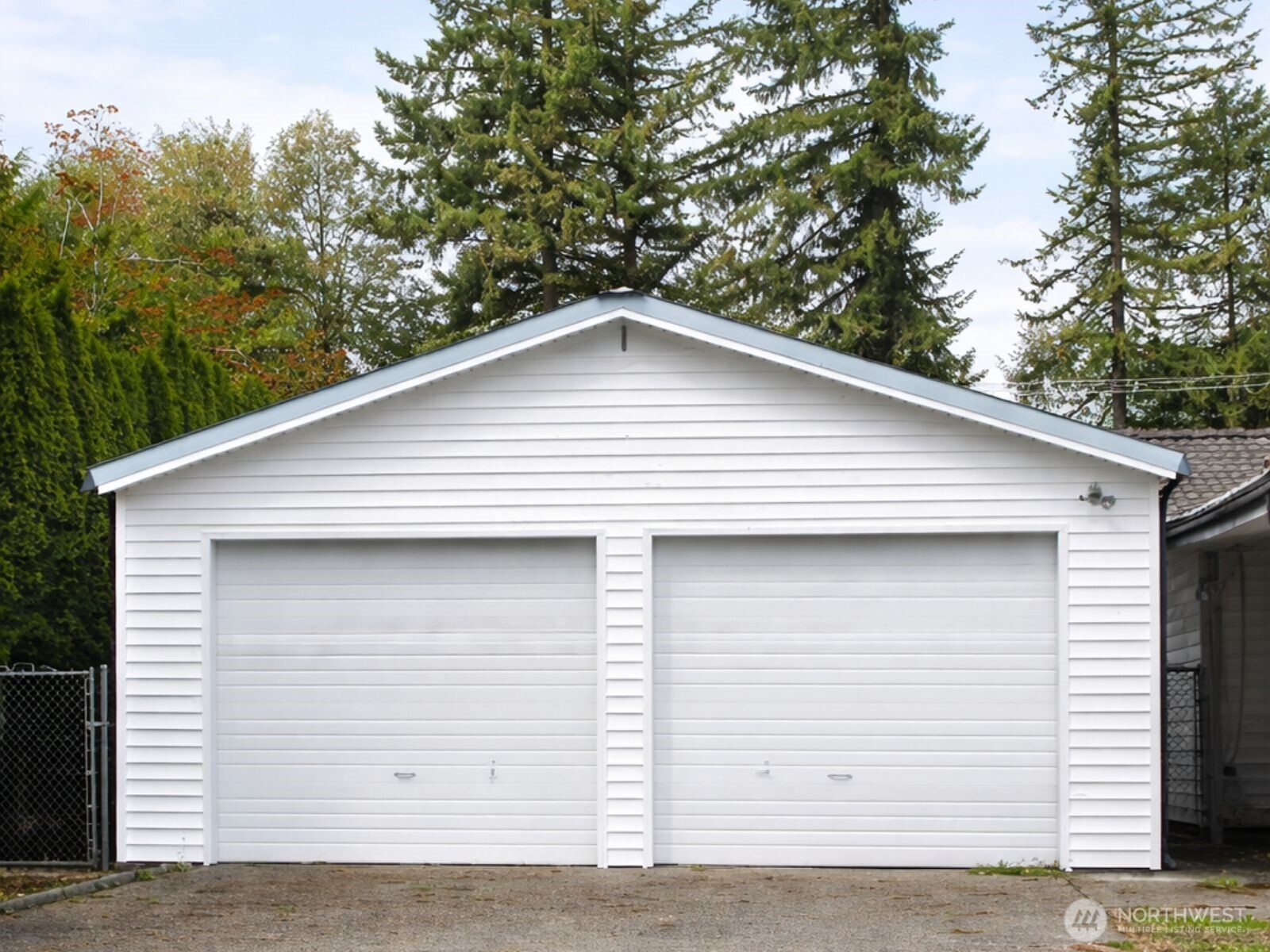 100 Hillcrest Drive Property Photo 4
