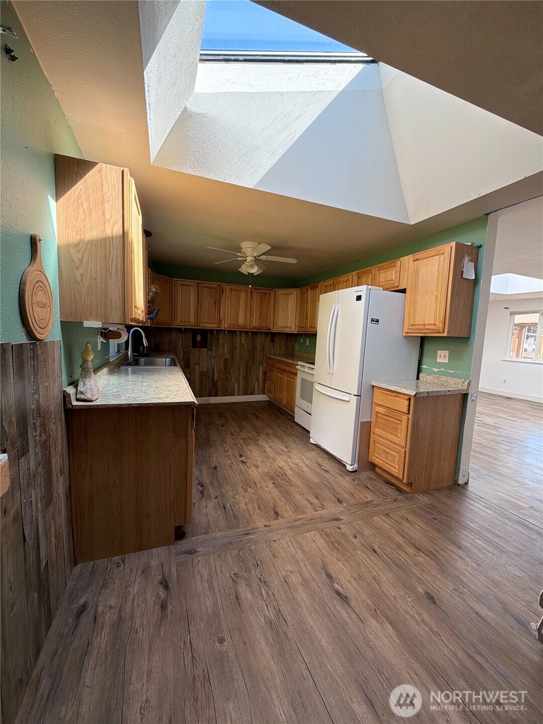100 Hillcrest Drive Property Photo 10