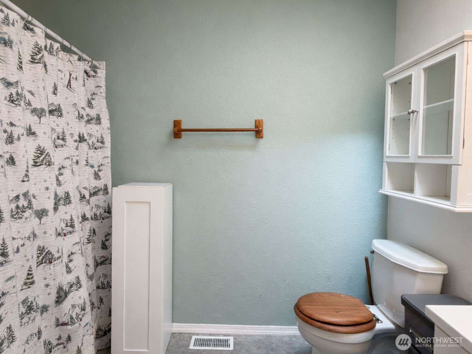 100 Hillcrest Drive Property Photo 11