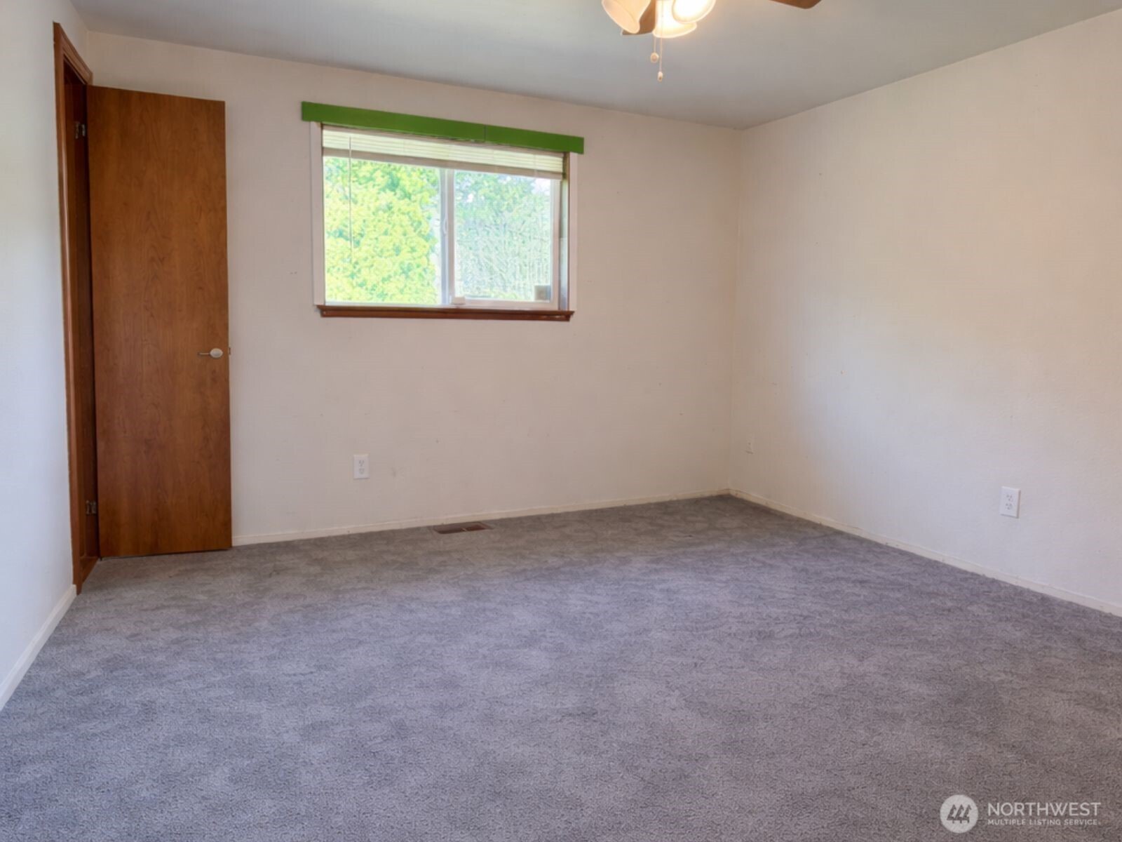 100 Hillcrest Drive Property Photo 14