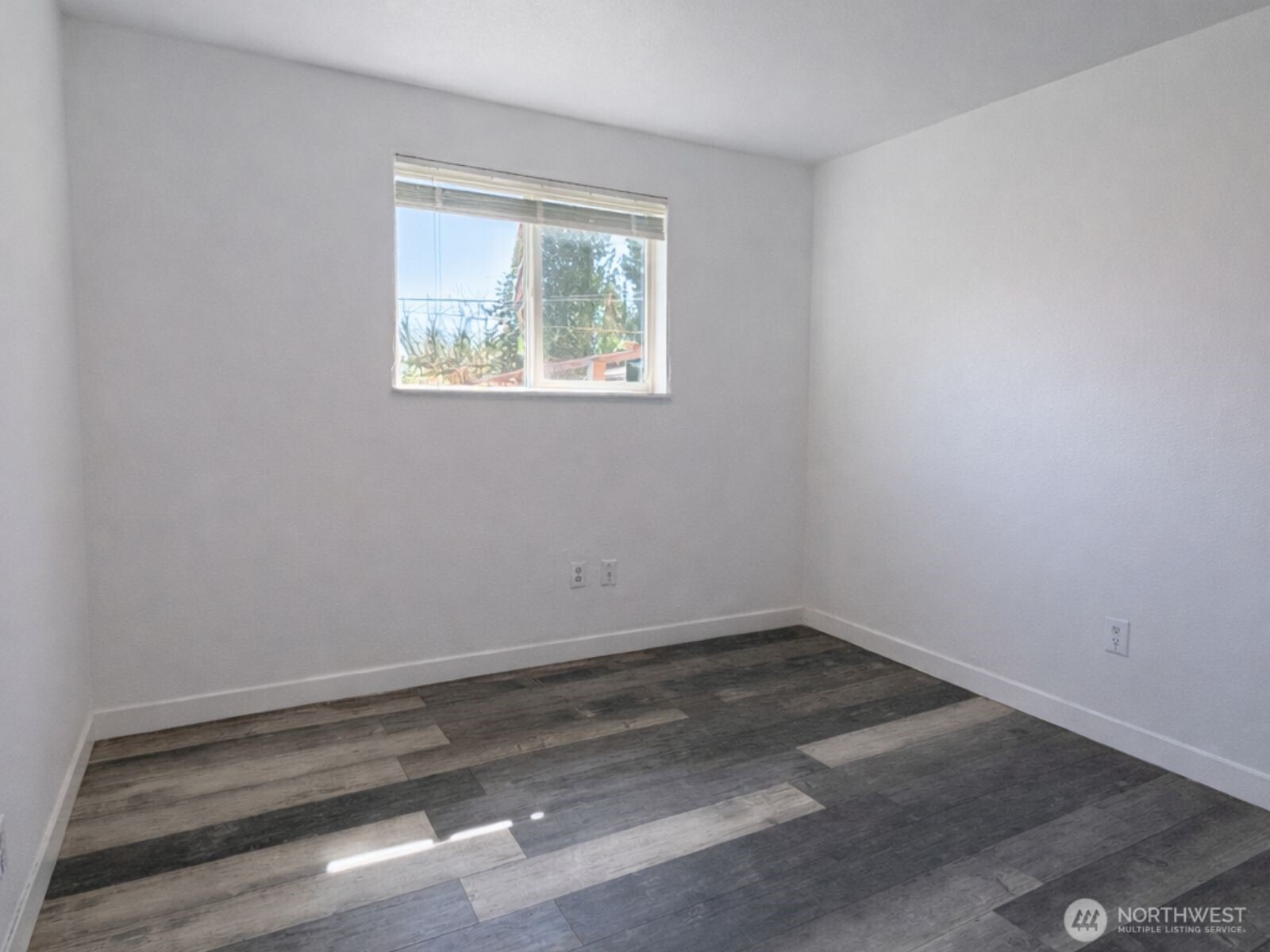 100 Hillcrest Drive Property Photo 18