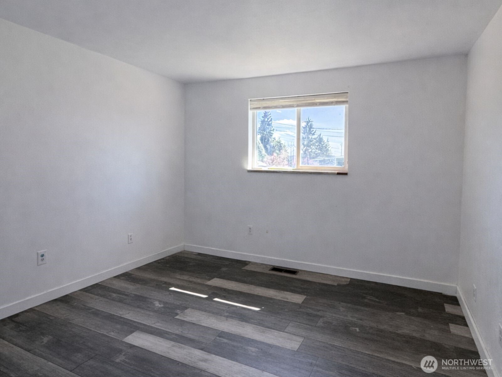 100 Hillcrest Drive Property Photo 21