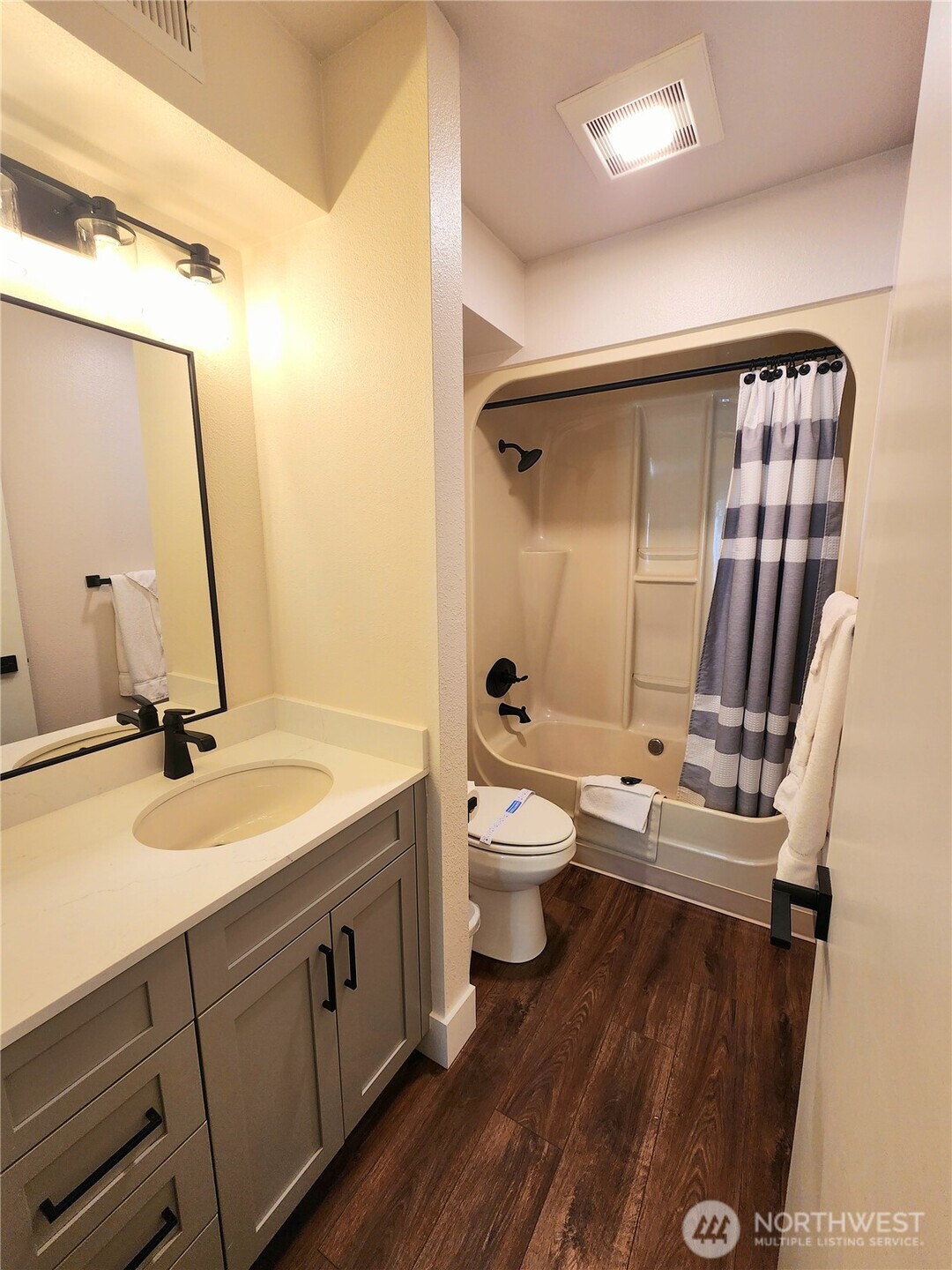 1 Lodge 604-a Property Photo 9