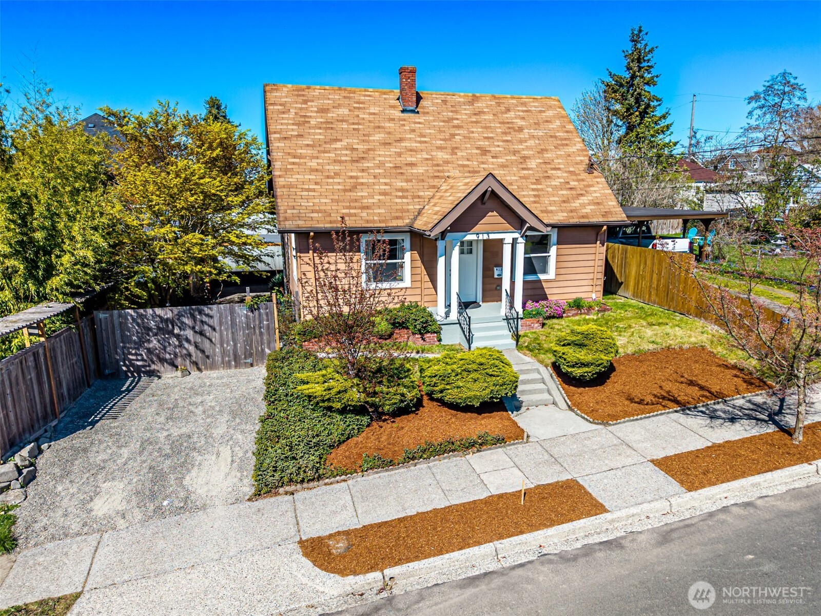 913 E McKinley Road Property Photo 1