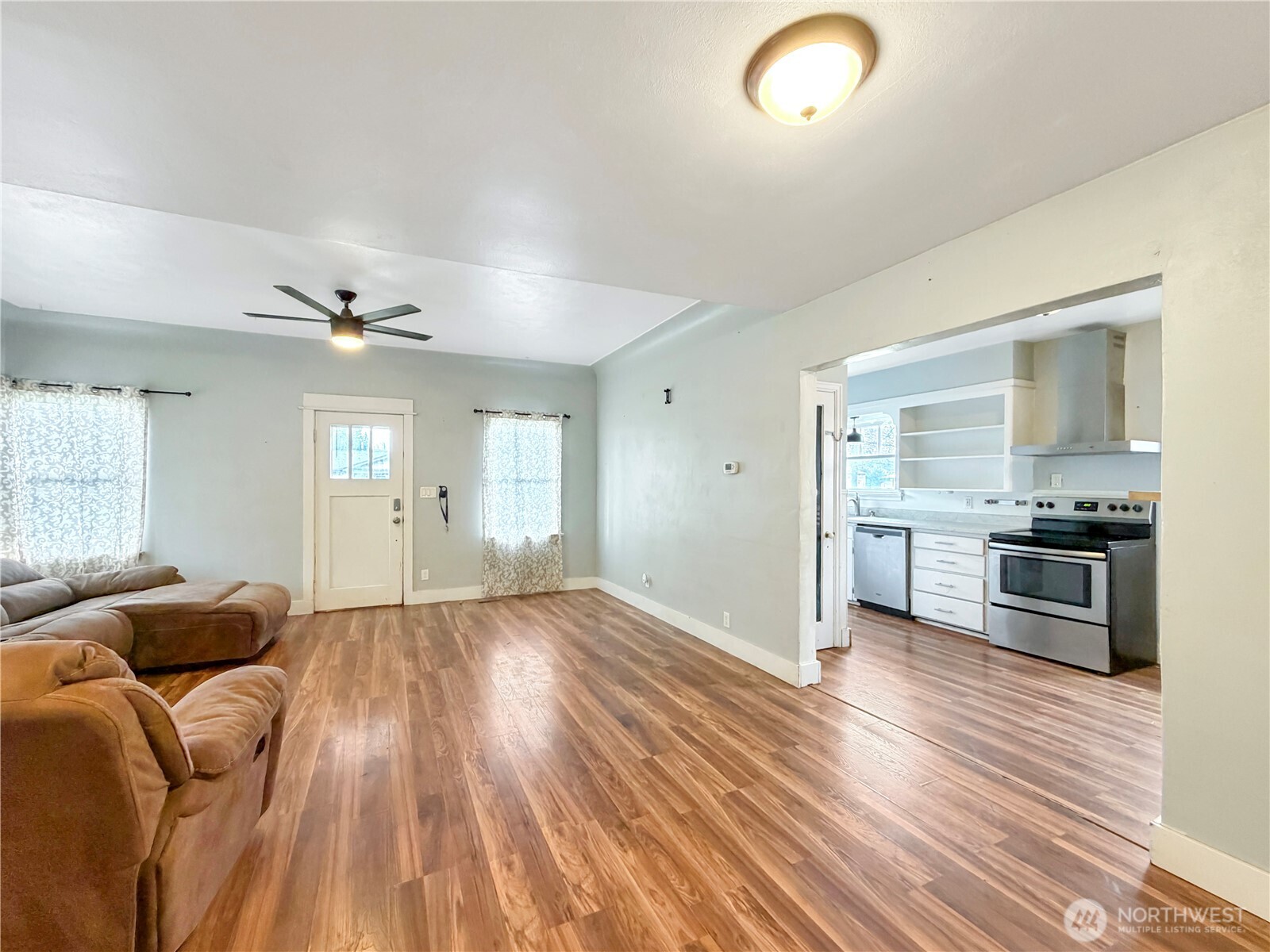 404 E Sixth Property Photo 4