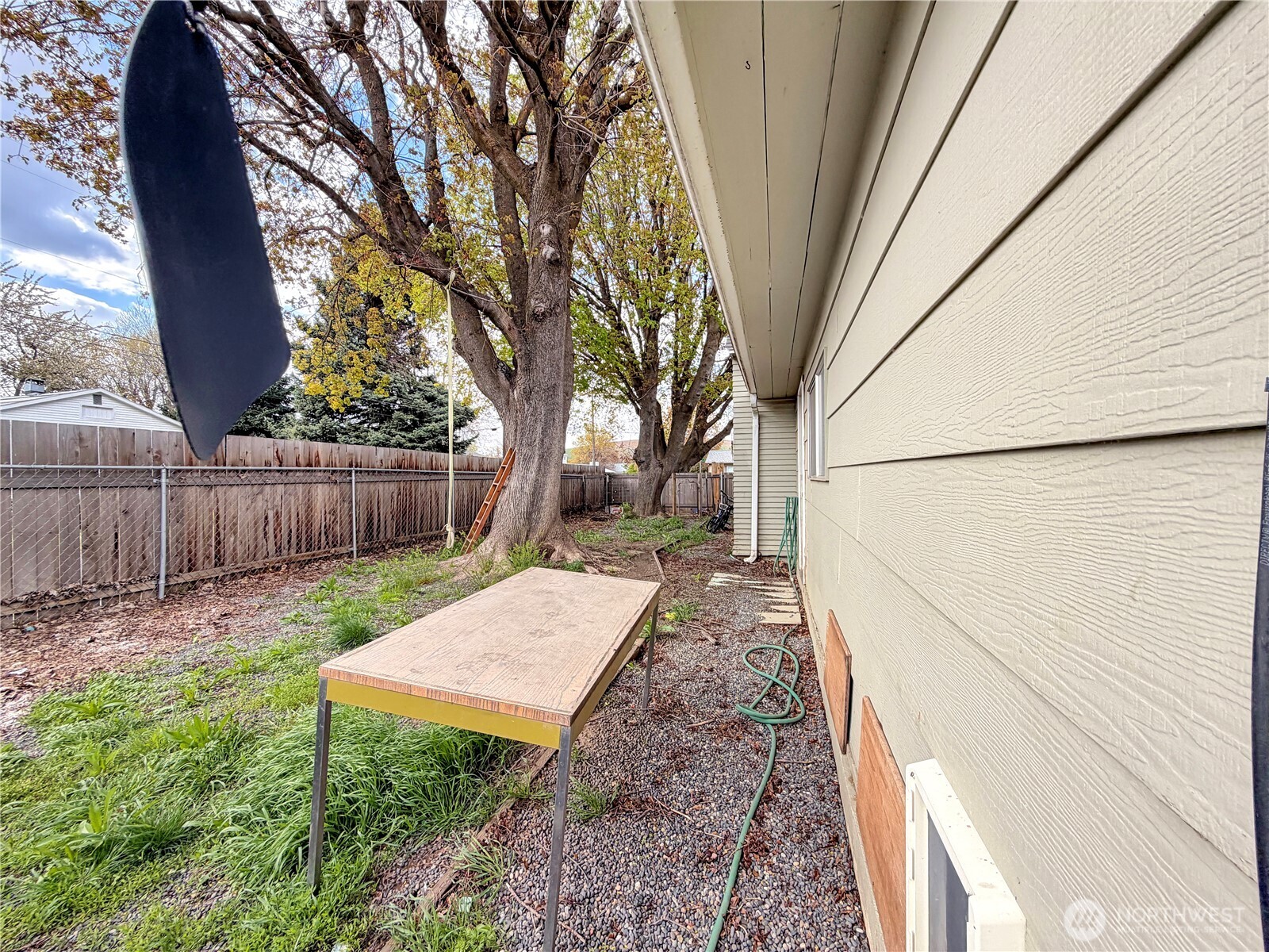 404 E Sixth Property Photo 17