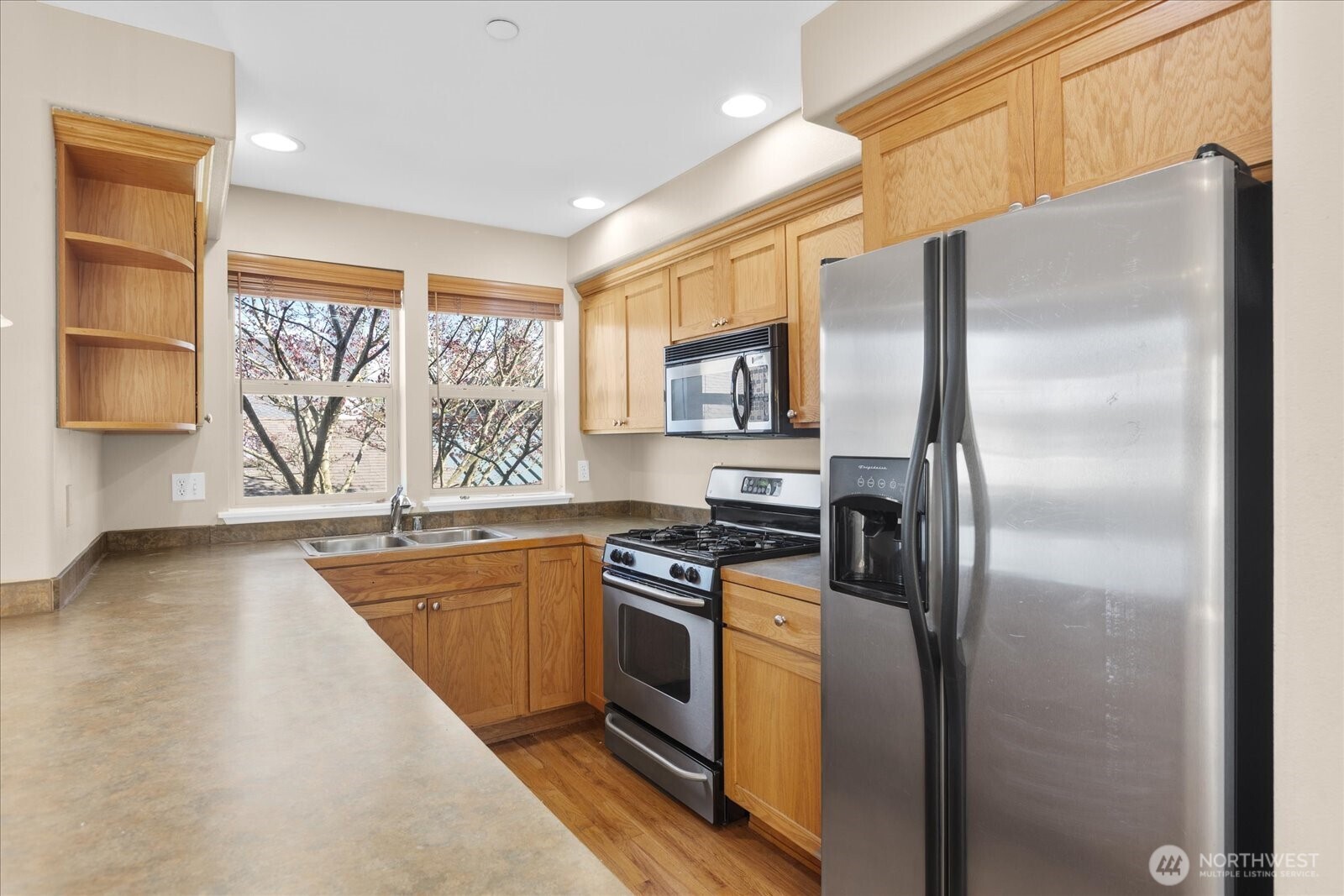 205 Avenue E B Property Photo 9