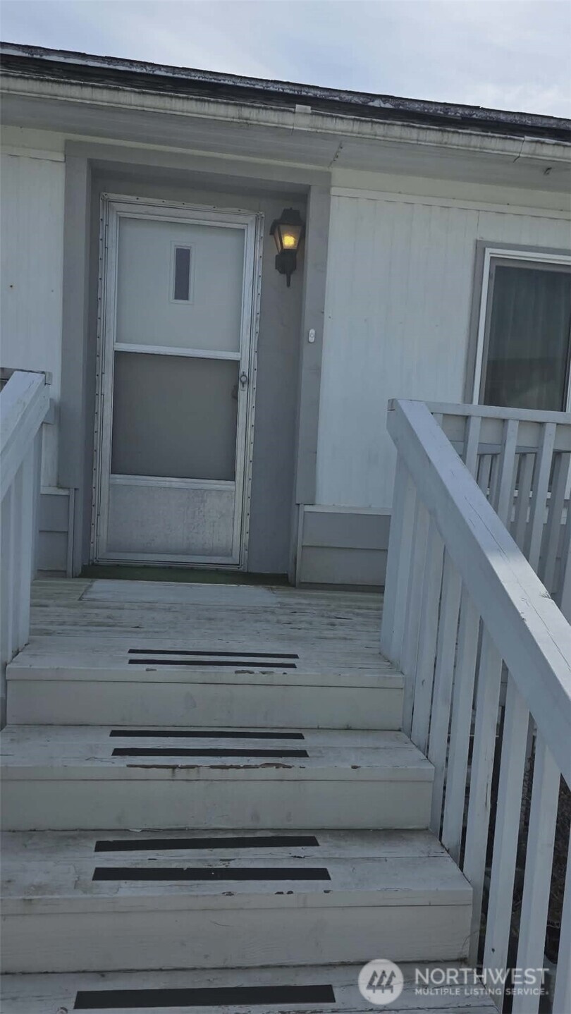 610 Leisure Circle Property Photo 4