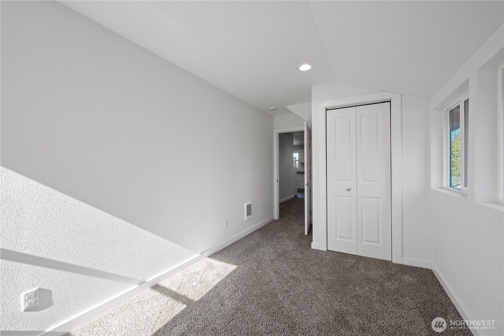 285 20th Avenue Property Photo 9
