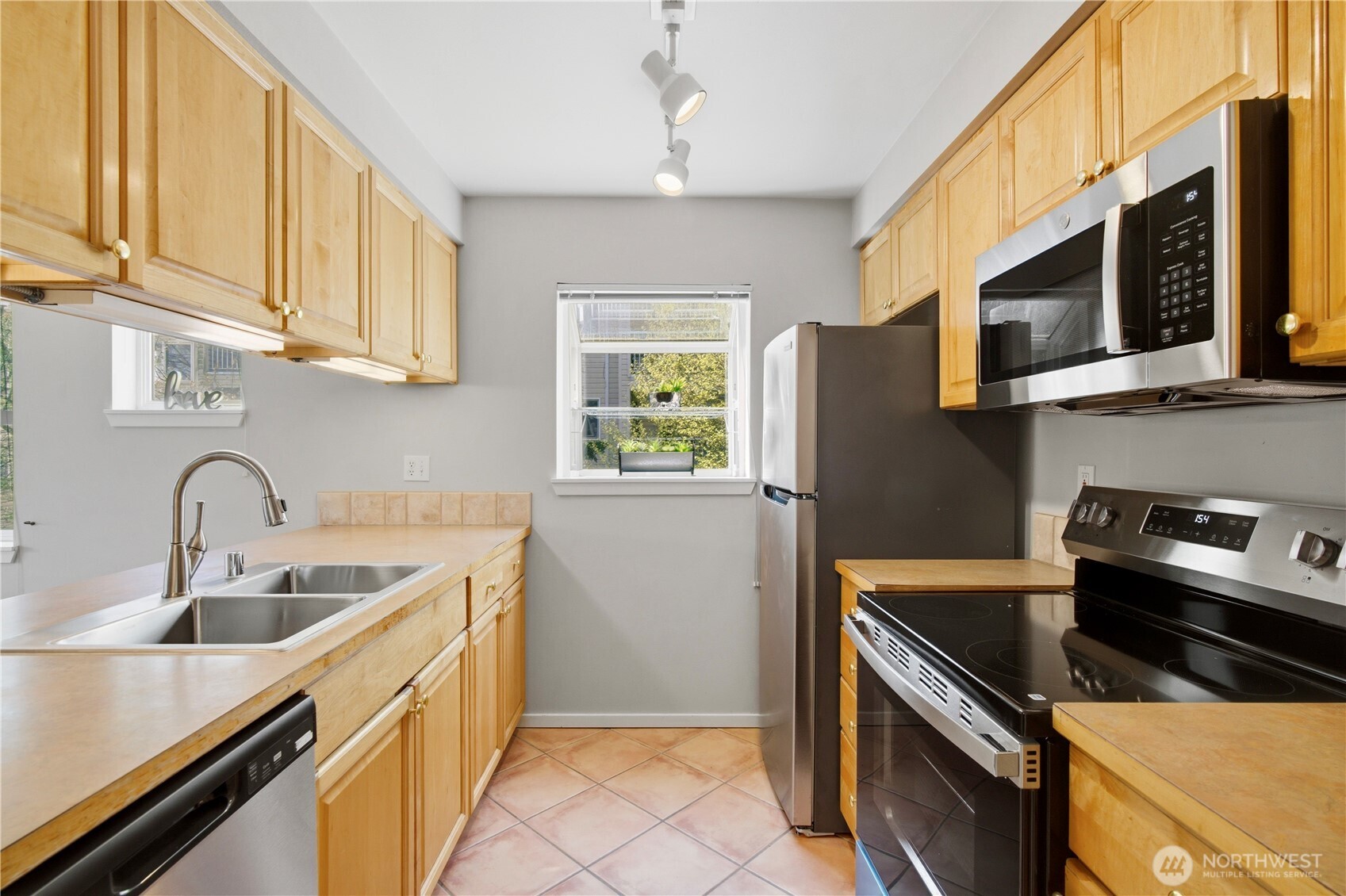 12345 Roosevelt Way 305 Property Photo 6